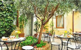 Relais Le Clarisse Roma Italy 3*