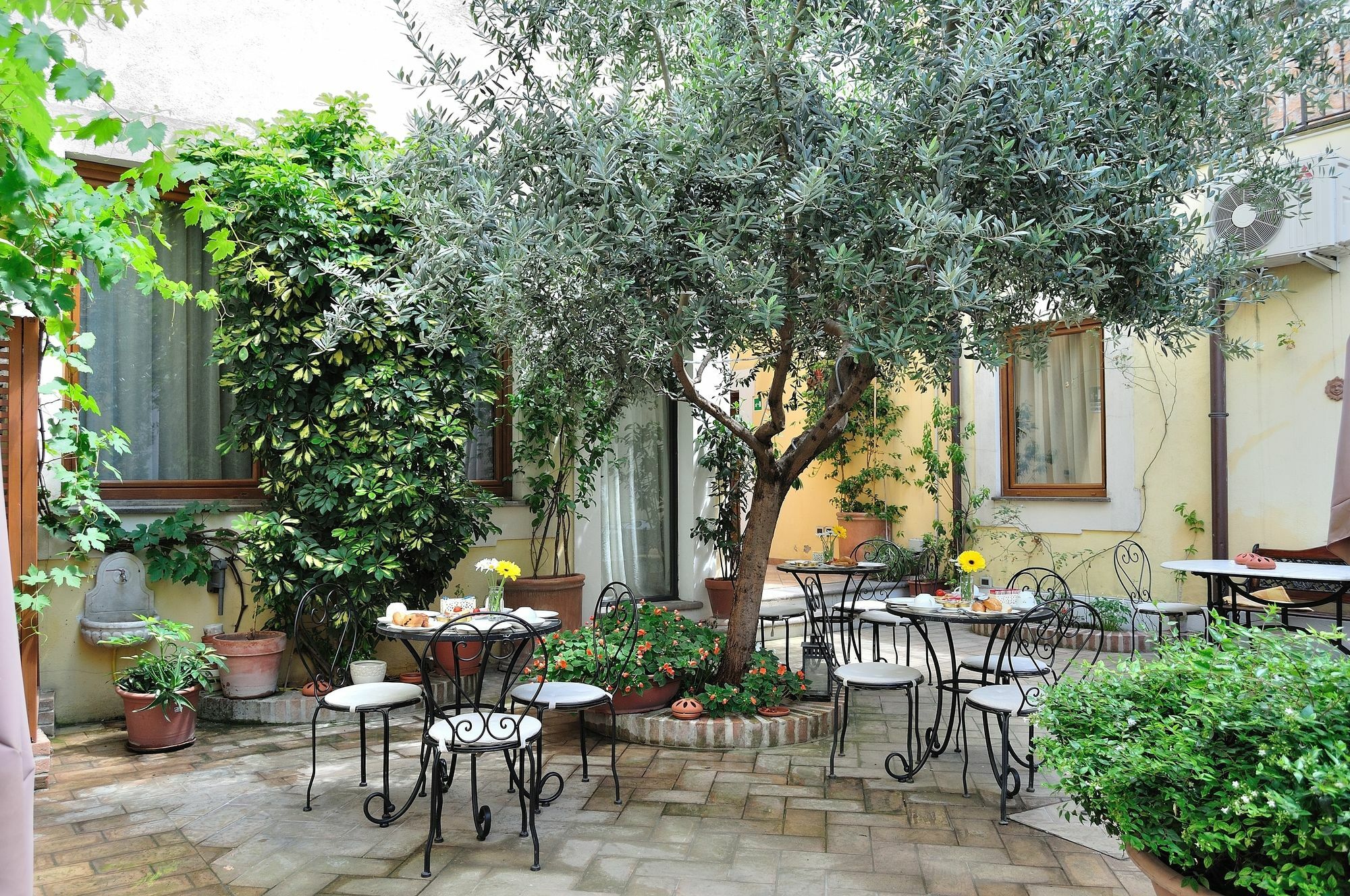 Relais Le Clarisse Hotel Rome Exterior photo