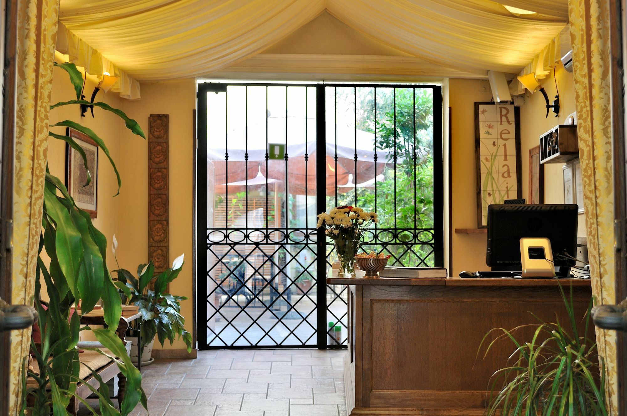 Relais Le Clarisse Hotel Rome Exterior photo